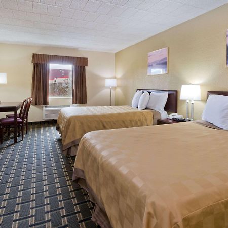 Days Inn By Wyndham Batavia Darien Lake Theme Park Exterior photo