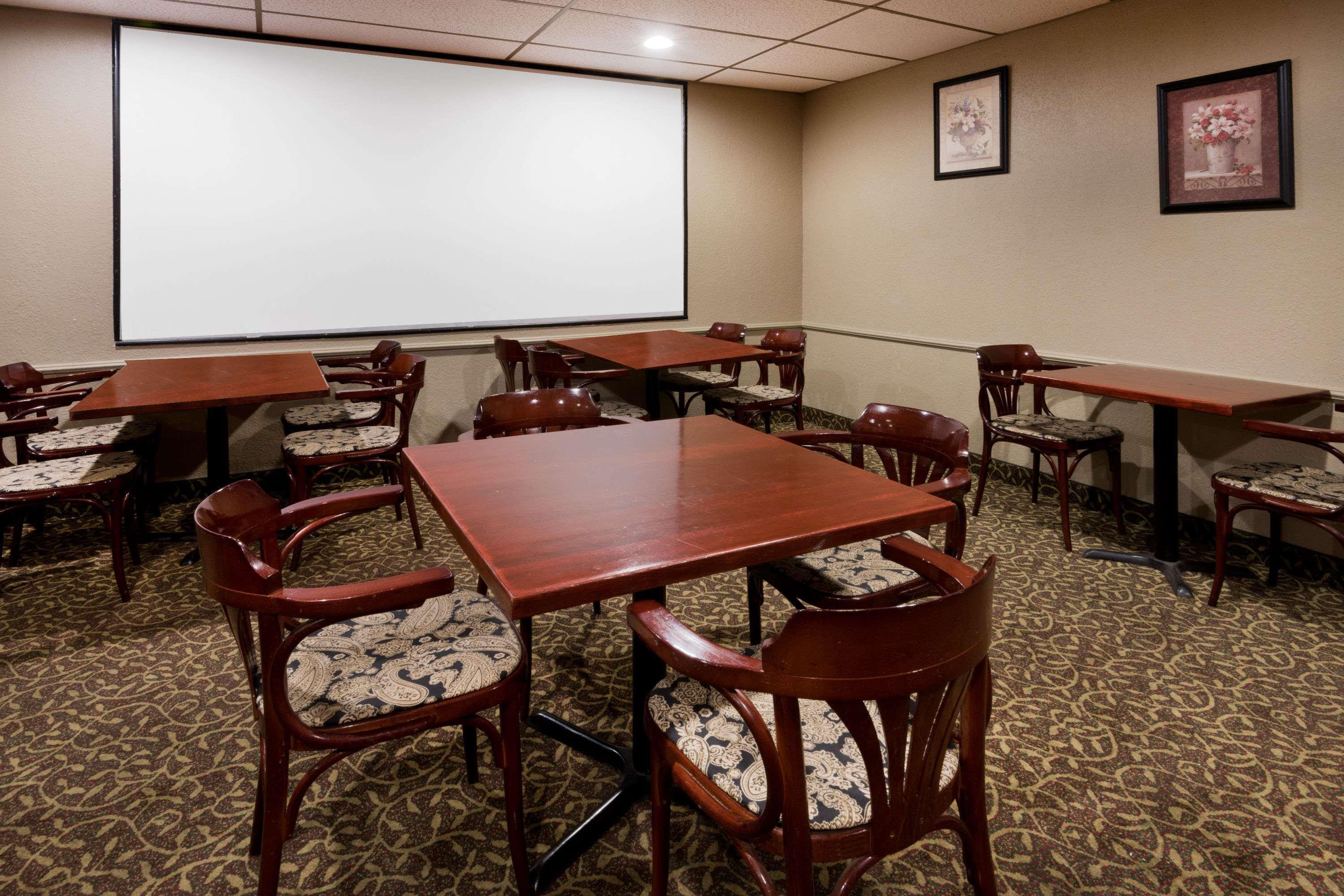 Days Inn By Wyndham Batavia Darien Lake Theme Park Exterior photo