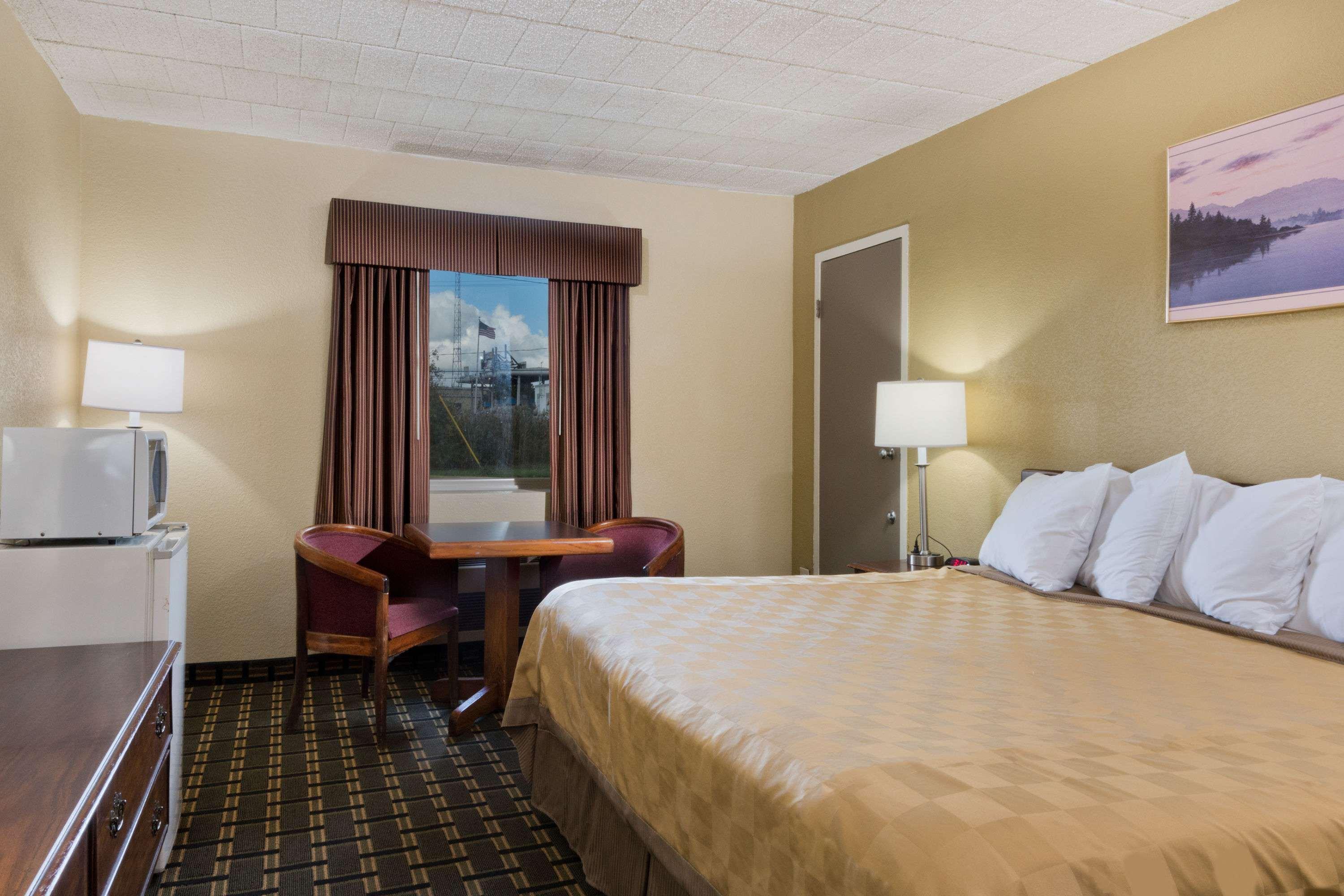 Days Inn By Wyndham Batavia Darien Lake Theme Park Exterior photo