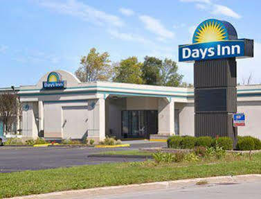 Days Inn By Wyndham Batavia Darien Lake Theme Park Exterior photo