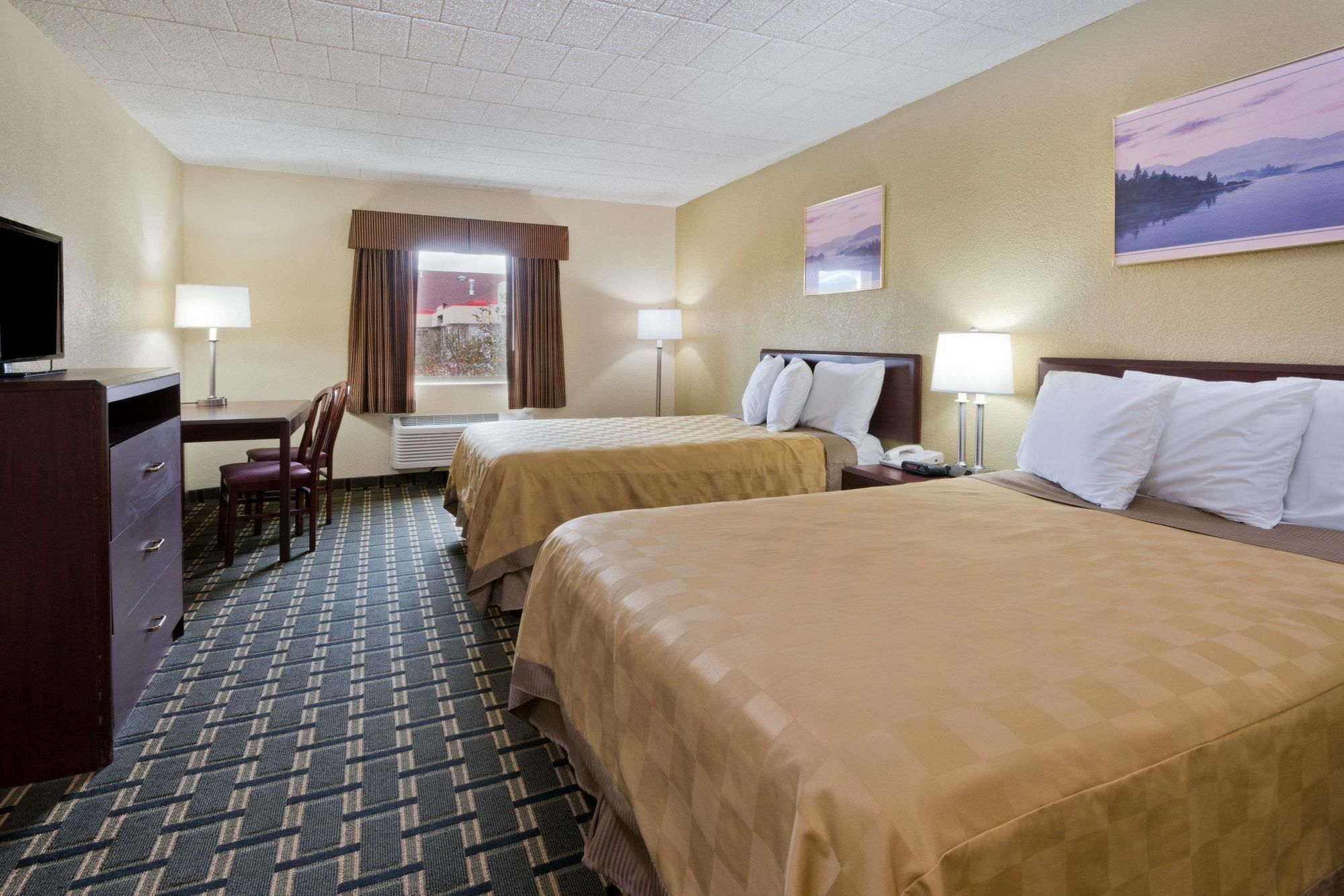 Days Inn By Wyndham Batavia Darien Lake Theme Park Exterior photo